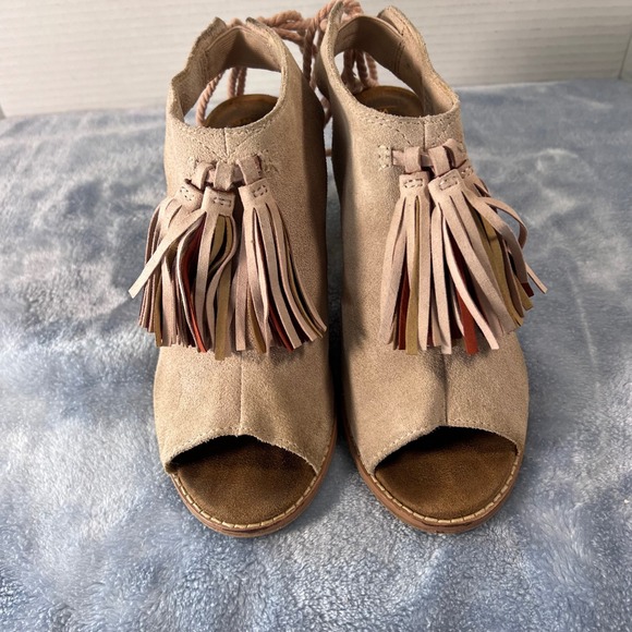 Toms Shoes - Toms Elba Peep Toe Booties Chunky Heel shoes with Tassels Apricot Suede‎ sz 6
